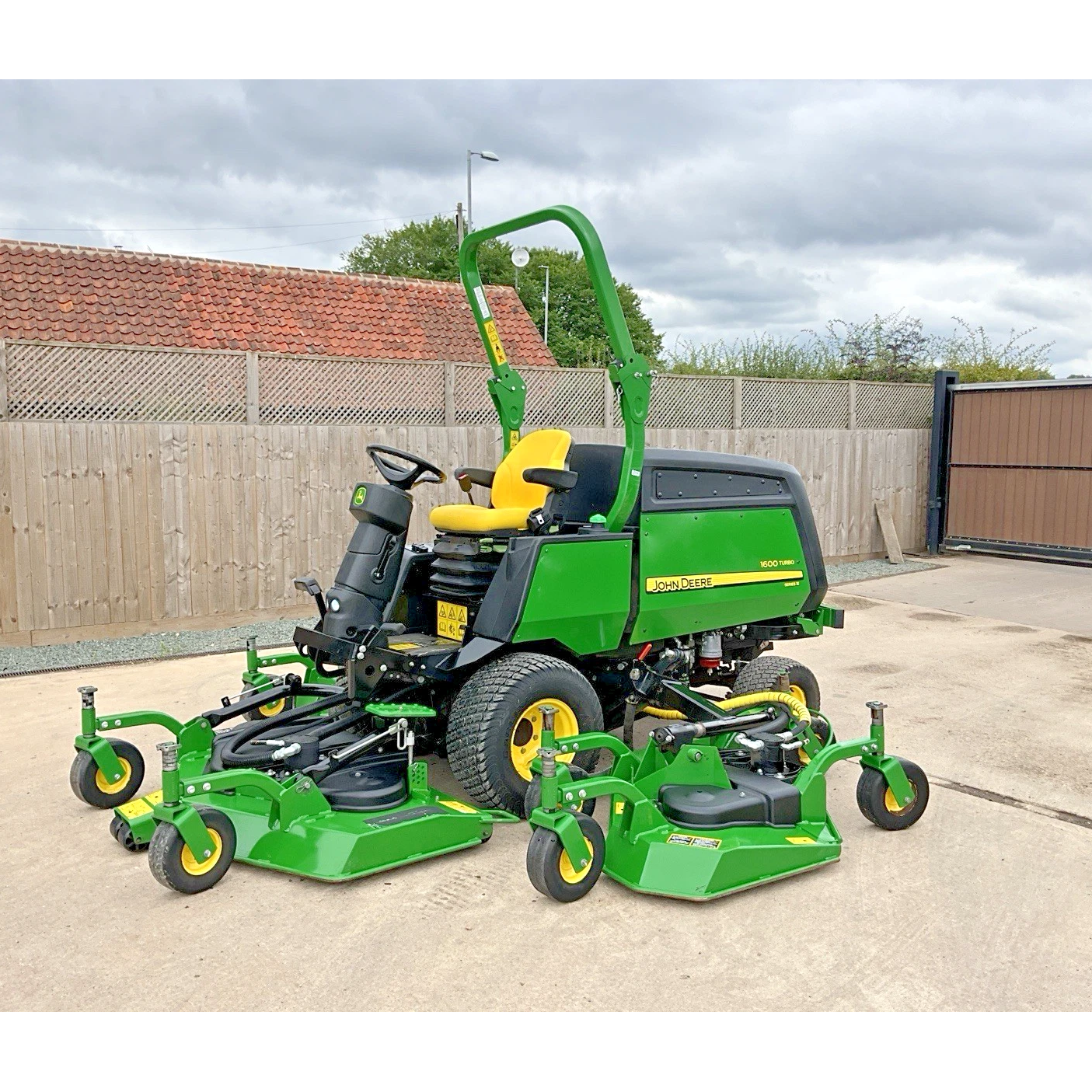 2020 JOHN DEERE 1600 T - SERIES 3 WIDE AREA BATWING RIDE ON MOWER