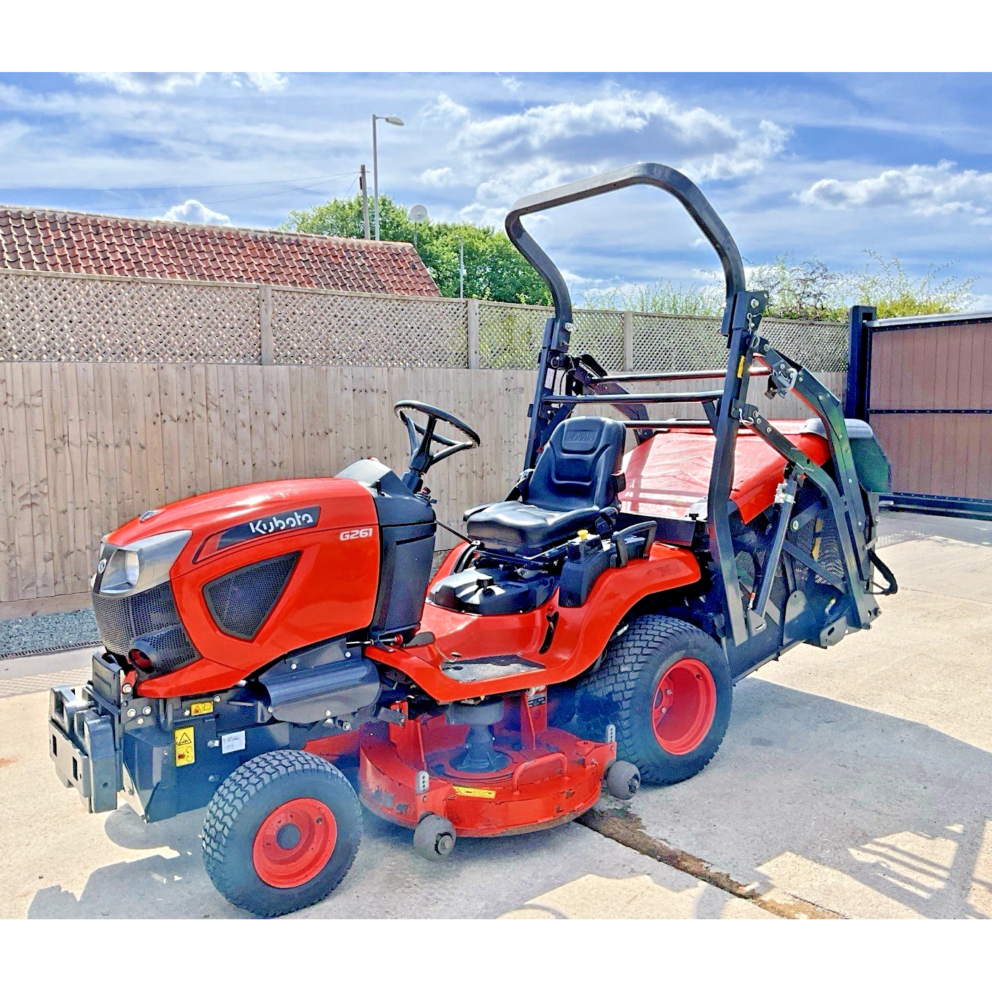 2020 KUBOTA G261 DIESEL RIDE ON LAWN MOWER