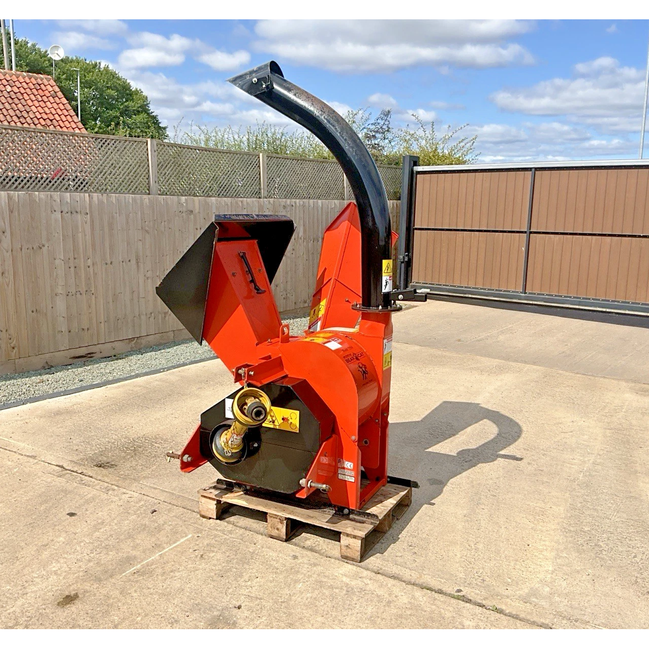 BEARCAT 73554 5 INCH PTO POWERED WOOD CHIPPER TO SUIT COMPACT TRACTOR