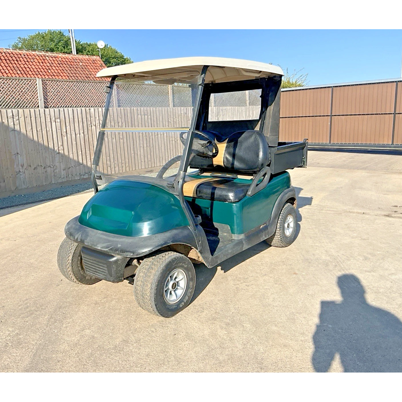 CLUBCAR PETROL GOLF BUGGY WITH CARGO BED