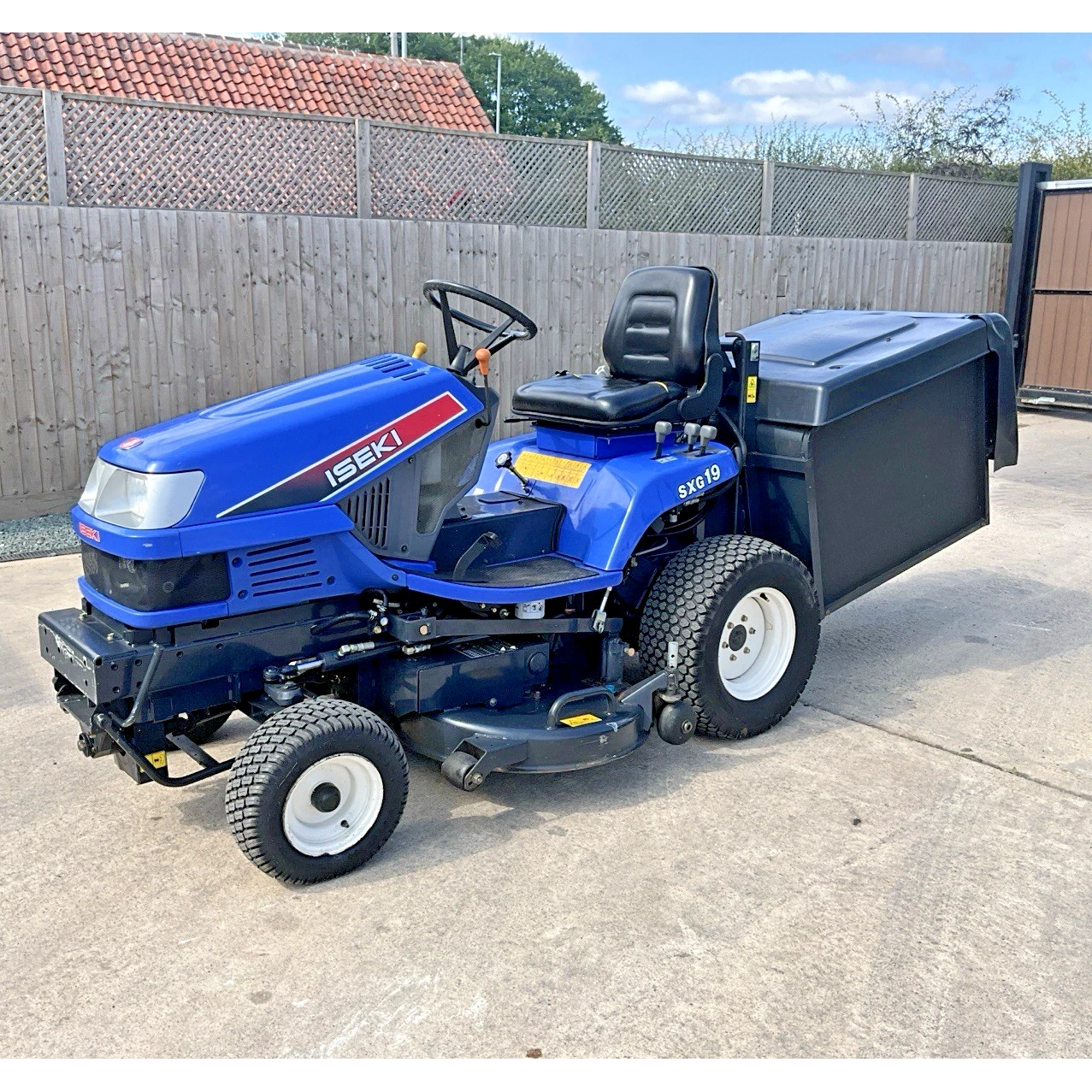 ISEKI SXG19 DIESEL RIDE ON LAWN MOWER | 1201HOURS