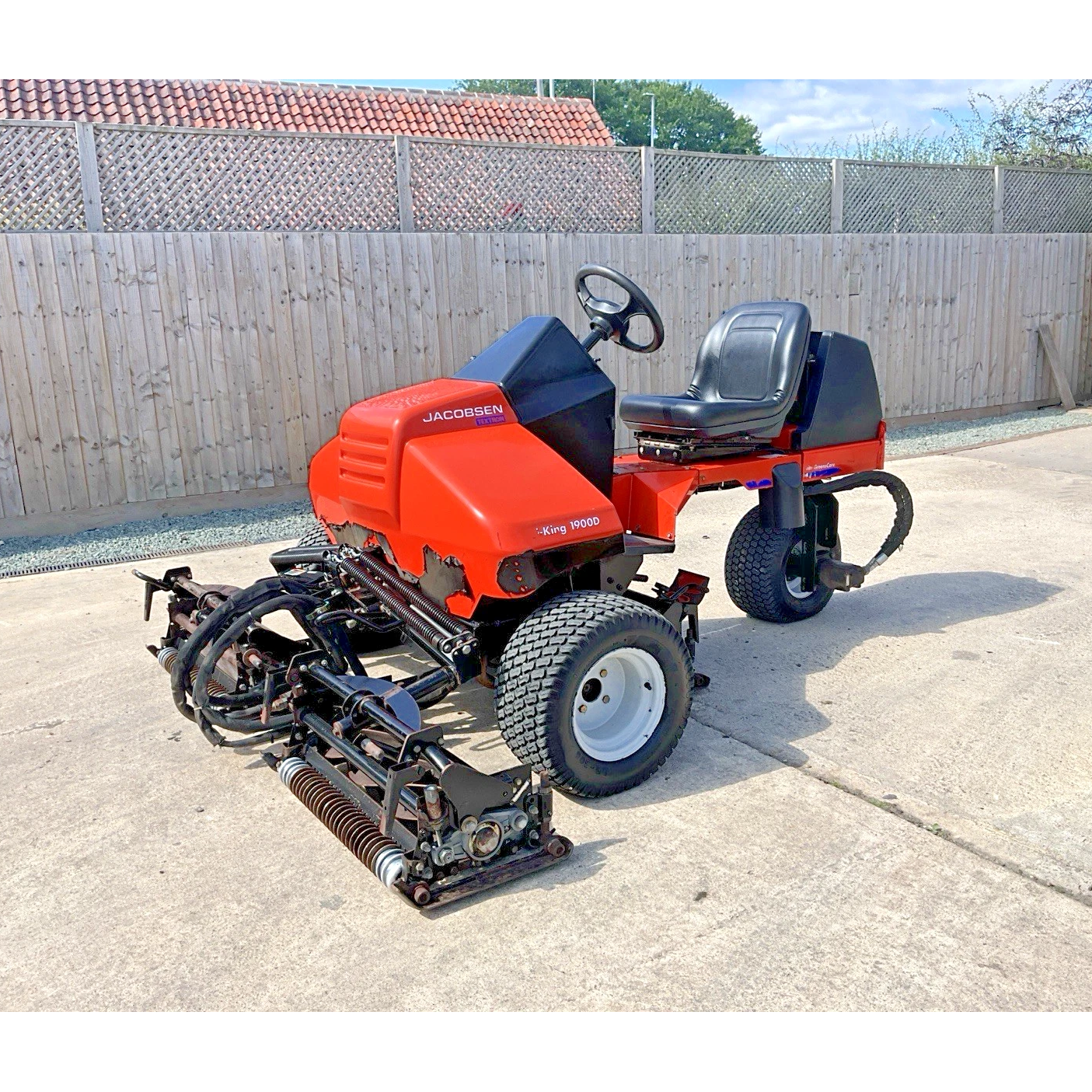 JACOBSEN TRI-KING 1900D TRIPLE CYLINDER RIDE ON MOWER