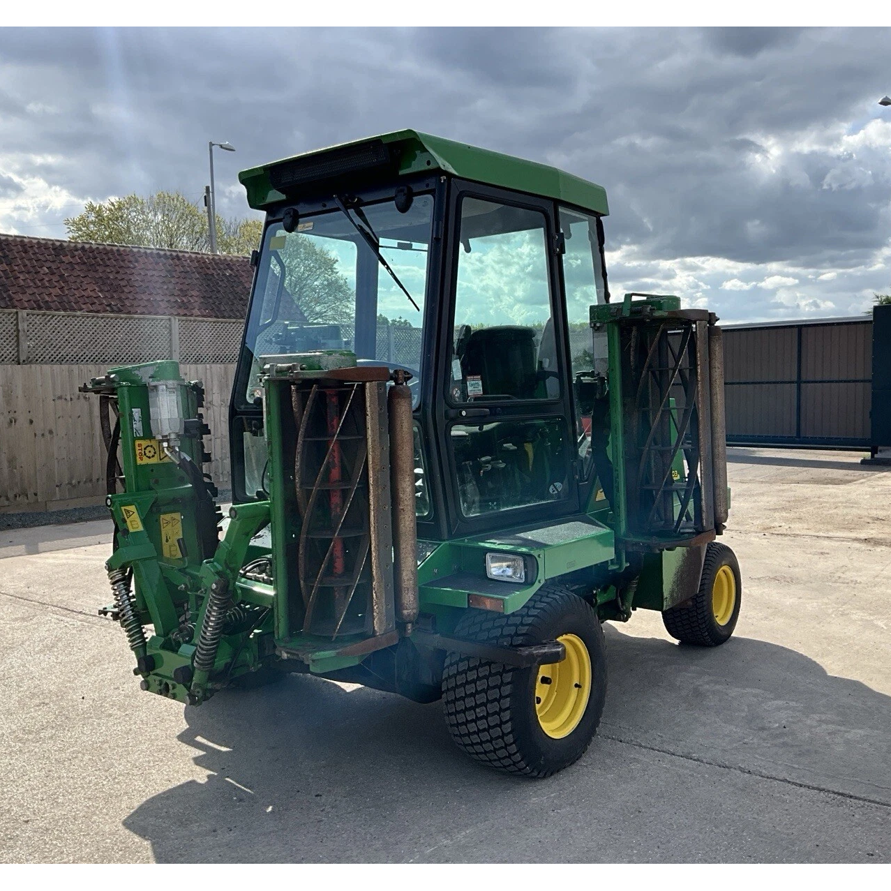 JOHN DEERE 1903 5 GANG CYLINDER WIDE AREA RIDE ON LAWN MOWER