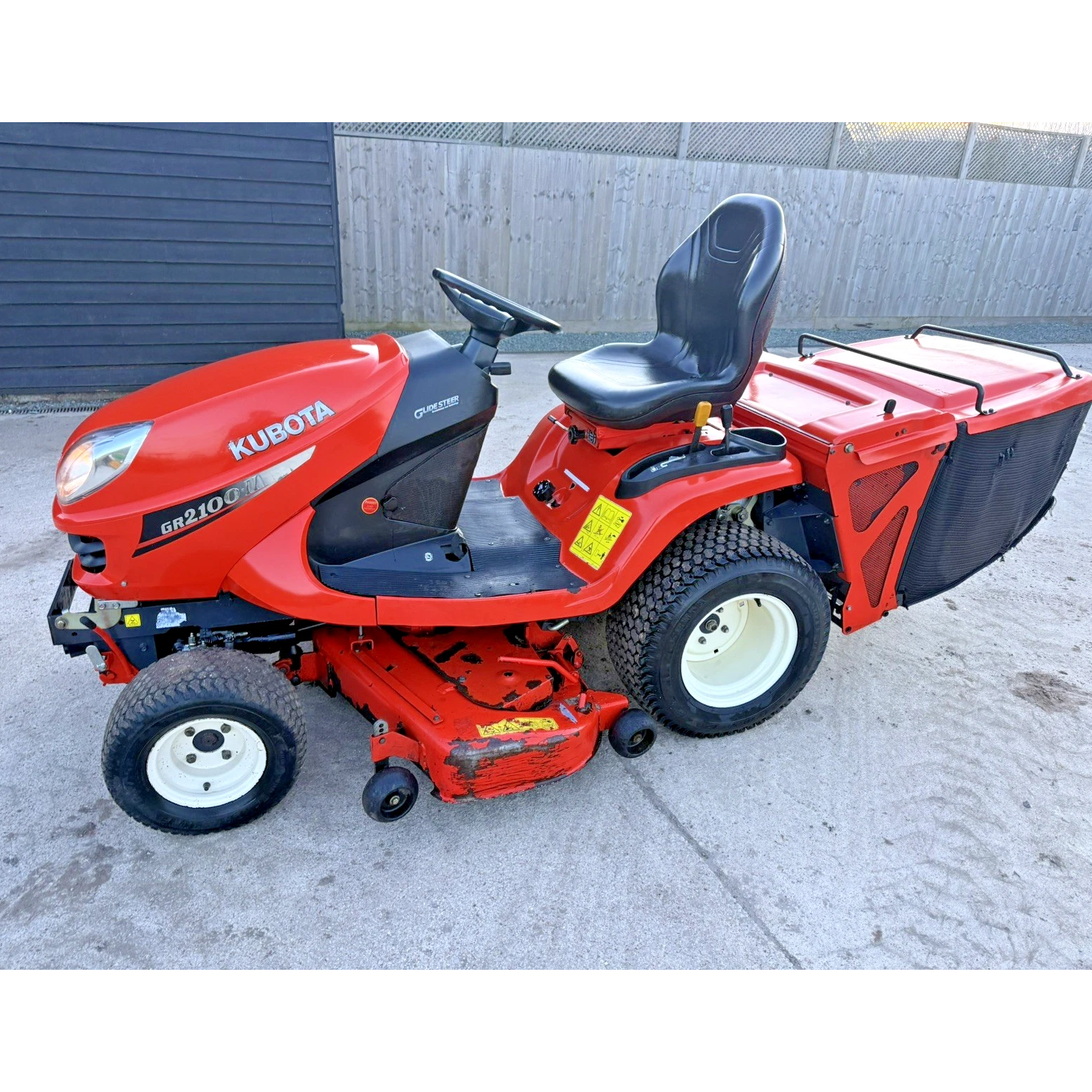 KUBOTA GR2100 DIESEL 4WD RIDE ON LAWN MOWER - 1181 Hours