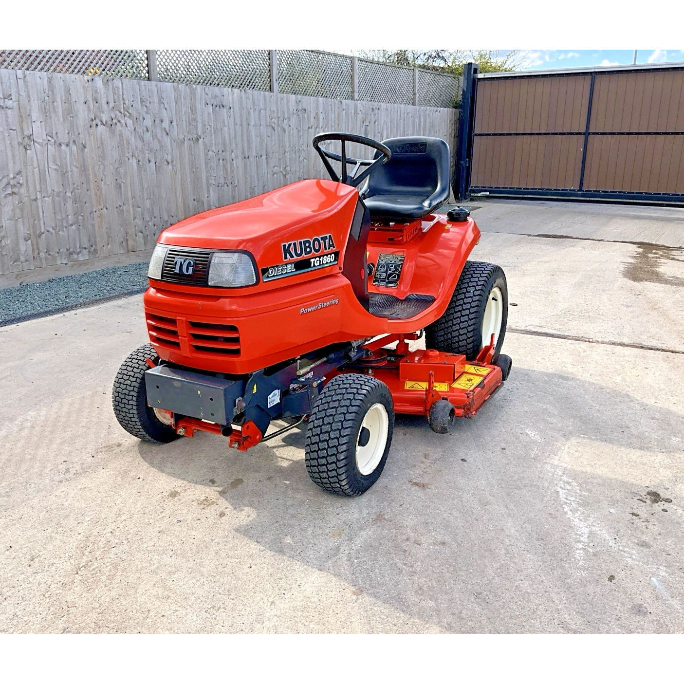 KUBOTA TG1860 DIESEL RIDE ON LAWN MOWER