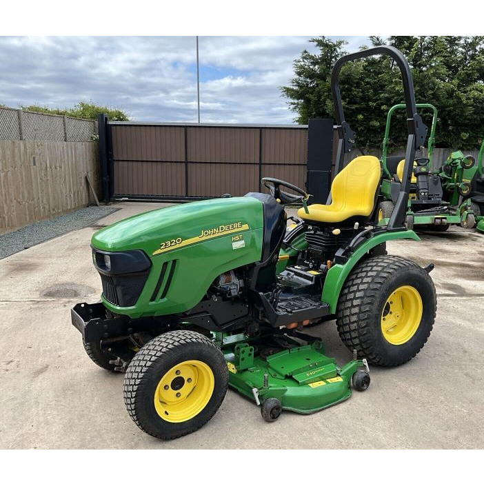 JOHN DEERE 2320 4WD HYDROSTATIC COMPACT TRACTOR WITH 5FOOT LAWN MOWER DECK